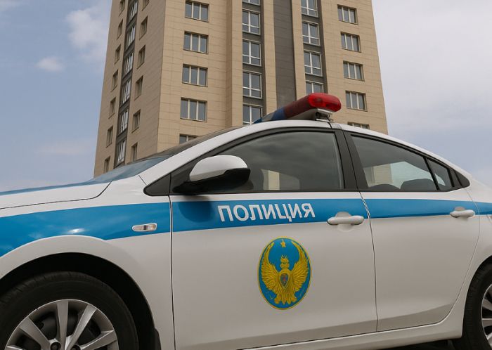 В Астане подозреваемый в убийстве выжил после падения с 25-го этажа