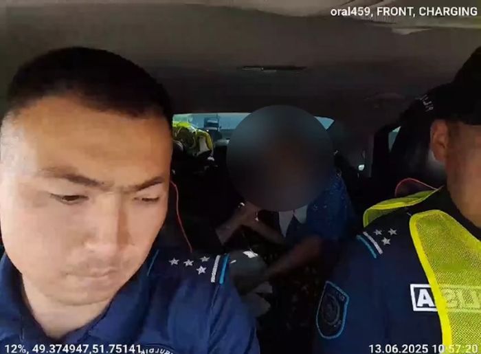 На трассе Уральск - Атырау полицейские помогли роженице