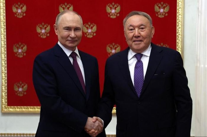 Ашимбаев о встрече Назарбаева с Путиным: У экс-президента нет статуса и полномочий
