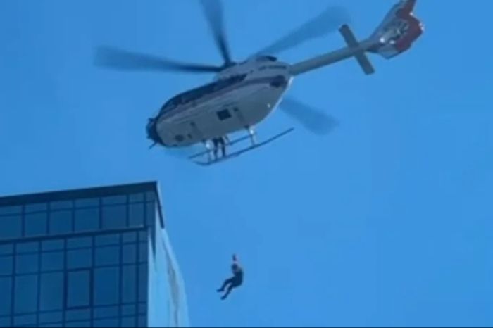 ДЧС Алматы успокоило горожан: вертолёт и пожарные — часть учений