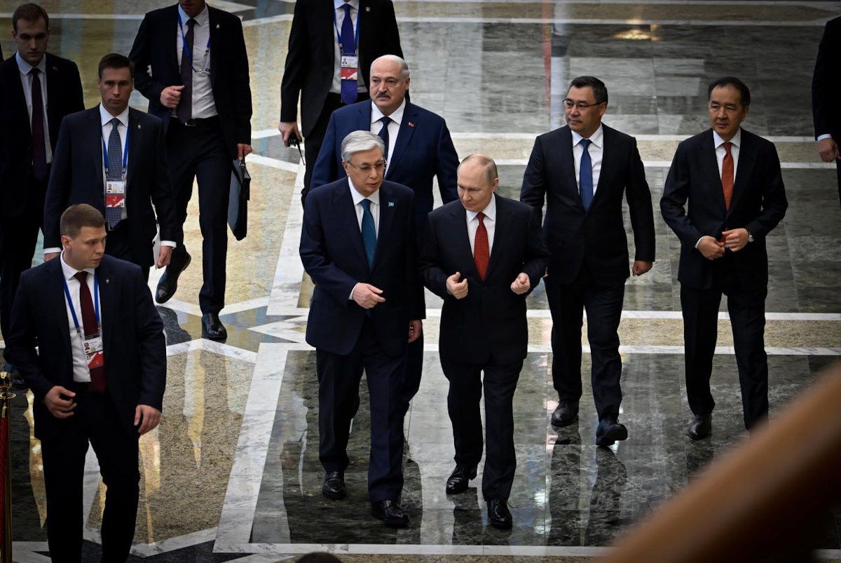 Касым-Жомарт Токаев и Владимир Путин перед заседанием Высшего Евразийского экономического совета, фото Акорды