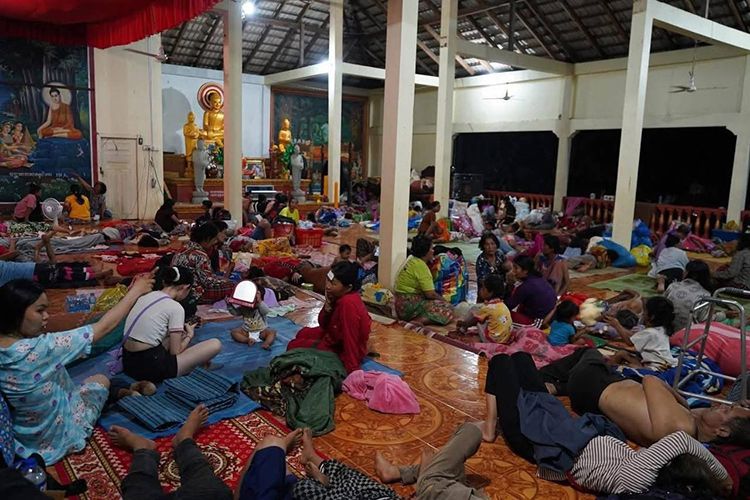 эвакуированные жители Камбоджи, фото khmertimeskh.com