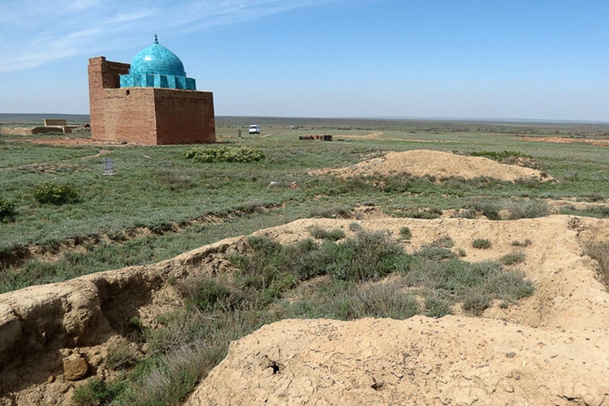 Руины Орда-Базара возле мавзолея Джучи-хана/фото eurasia.travel