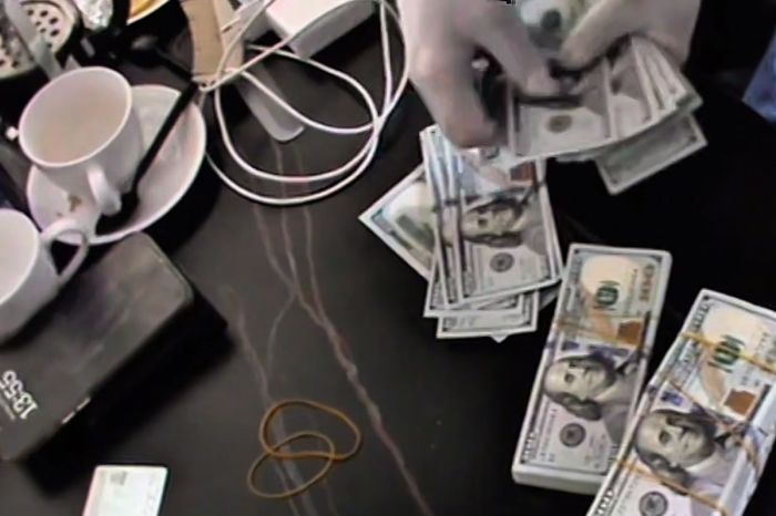 Экс-вице-министры задержаны в Алматы при передаче взятки в крупном размере