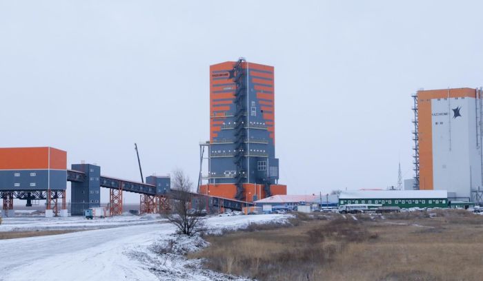 Казхром уходит с KASE