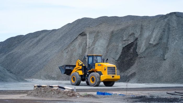 Зола, шлаки, породы: что будут использовать теперь в дорогах Казахстана