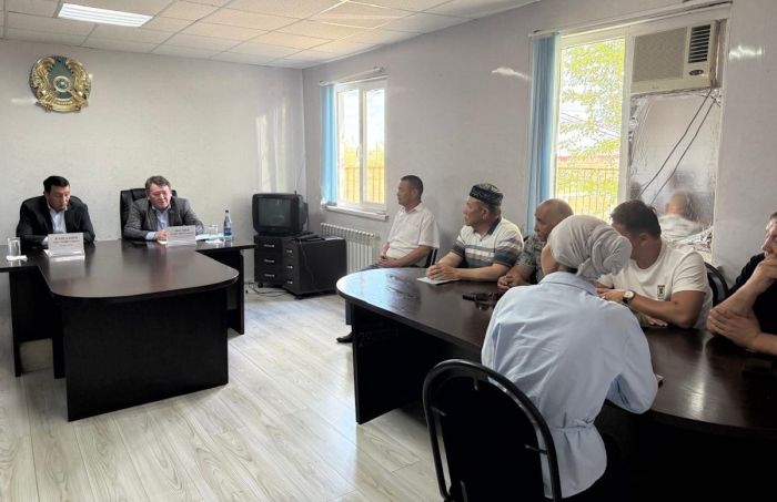 Сенатор ознакомился с проблемами сельчан Атырауской области