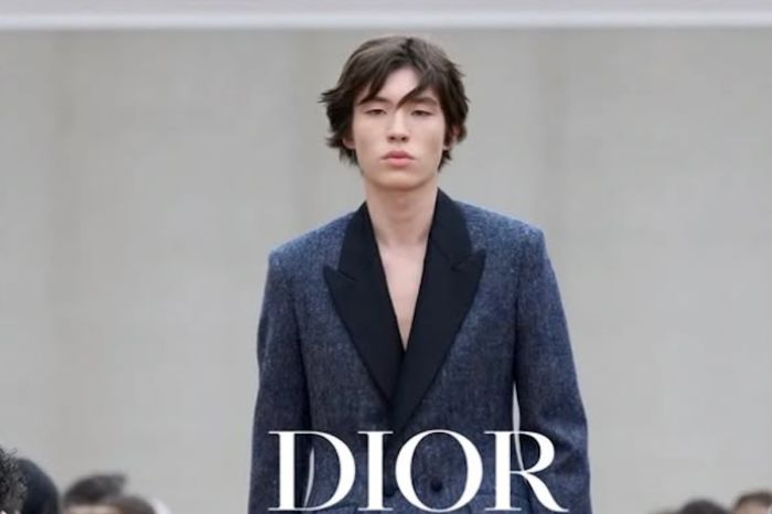 Казахстанский шахматист вышел на подиум Dior в Париже