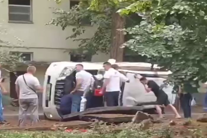 Взрыв газопровода в Алматы: перевернулся внедорожник, пострадали два человека