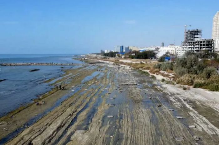 Каспийское море достигло исторического минимума уровня воды