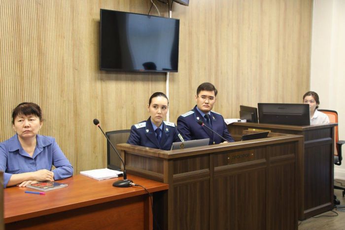 В телефоне Перизат Кайрат есть видеоролик с чемоданом наличности