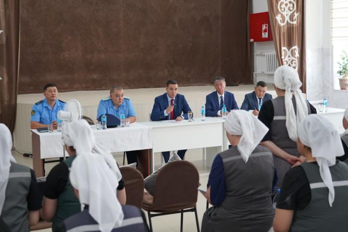 Омбудсмен посетил женскую колонию в Атырауской области