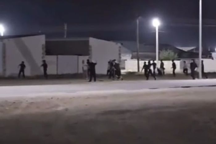 Драка подростков с участием десятков человек попала на видео в Мангистауской области