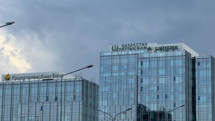 АФК попросила Нацбанк повлиять на курс доллара интервенциями