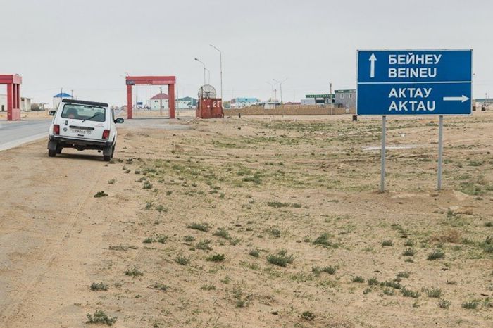 Аким Бейнеу оформил землю на мать и остался при должности