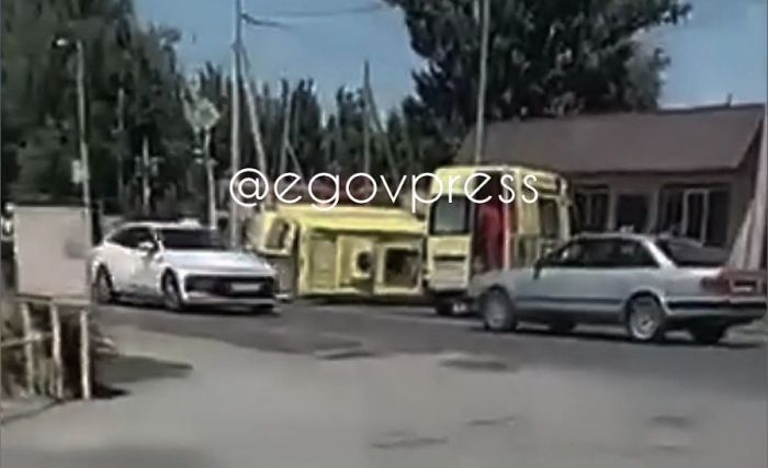 Скорая на красный: в Талдыкоргане столкнулись Toyota и спецавтомобиль