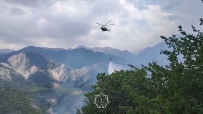 В Аксайском ущелье тушат пожар