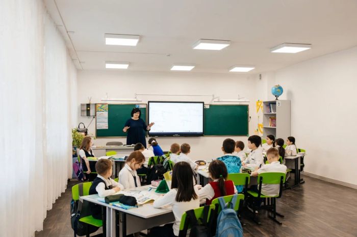 Помощь выросла: школьники из уязвимых семей получат по 46 228 тенге