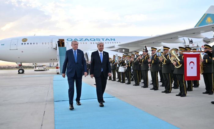 "Ваше превосходительство, господин Касым-Жомарт Токаев". Как казахстанского президента встречали в Анкаре
