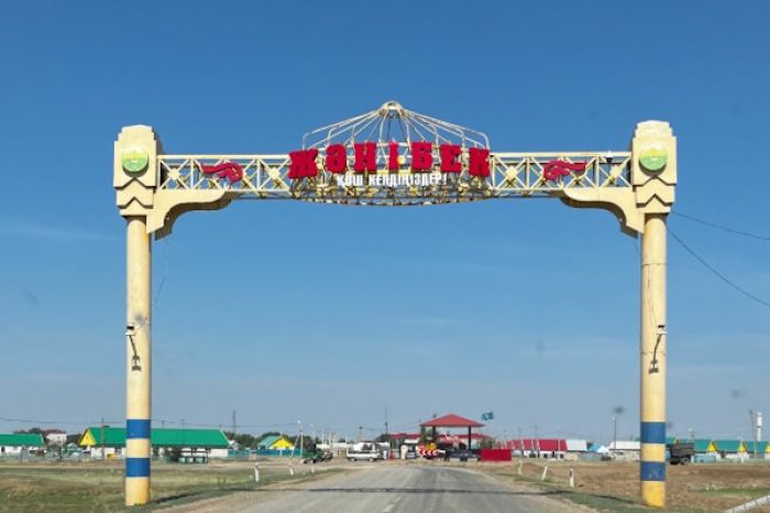 Российский поезд столкнулся с трактором в Казахстане - задержка составила 2,5 часа