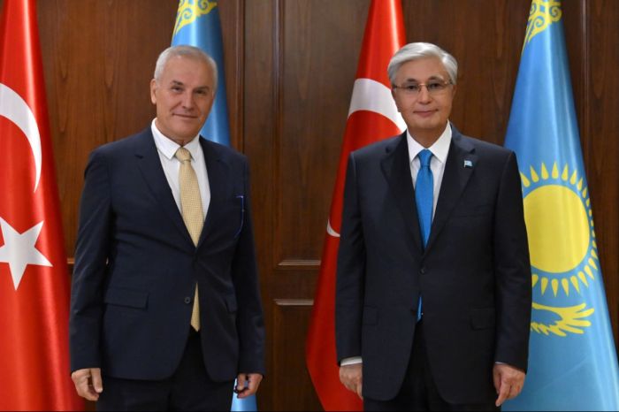 Президент принял председателя совета директоров компании S Sistem Lojistik Хусейна Барлина