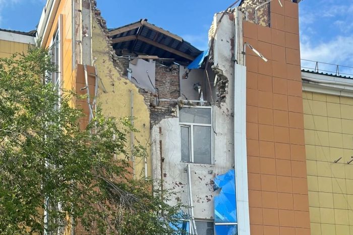 В центре Караганды обрушилось бывшее отделение АТФ Банка