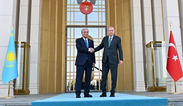 Токаева торжественно встретили в Президентском дворце Анкары