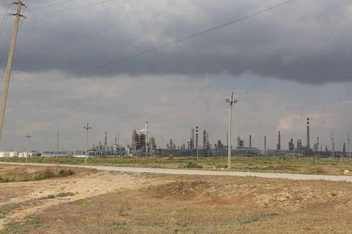 В кольце выбросов АНПЗ и транспортной изоляции