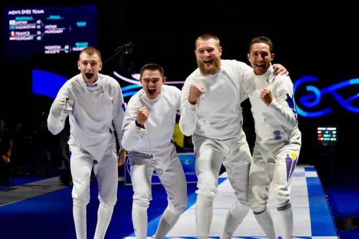 Казахстанские фехтовальщики завоевали первую в истории «бронзу», победив девятикратных олимпийских чемпионов