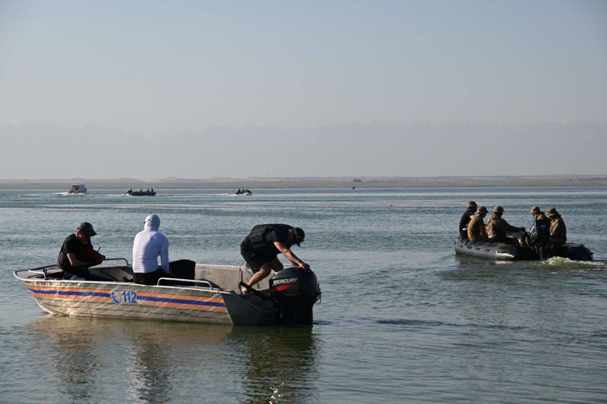 поиски пропавшего вертолета, фото министерства обороны РК