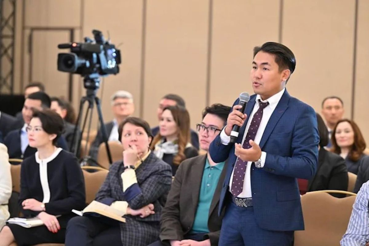 Олжас Байдильдинов, фото пресс-службы сената Олжас Байдильдинов, фото пресс-службы сената