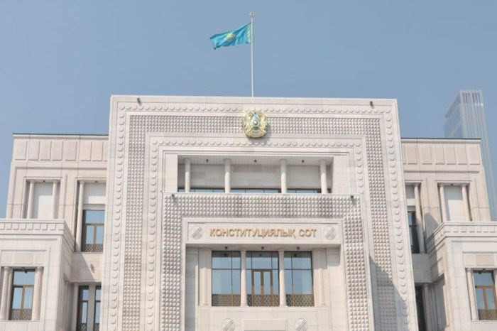 Конституционный суд: нельзя удерживать человека под стражей после истечения срока, установленного судом