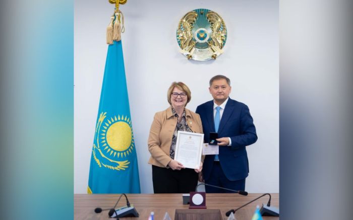 Министр науки Нурбек попрощался с послом Великобритании