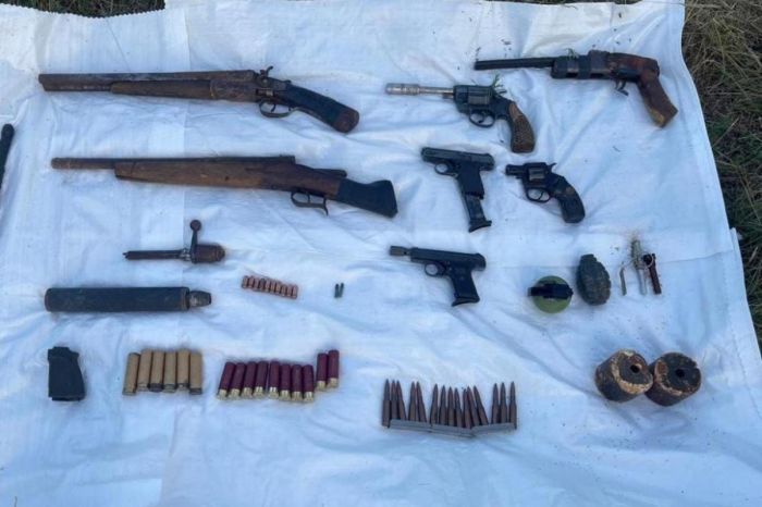 КНБ изъяло оружие и взрывчатку в нескольких регионах страны