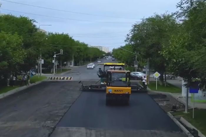 В Атырау продолжается ремонт проспекта Азаттык