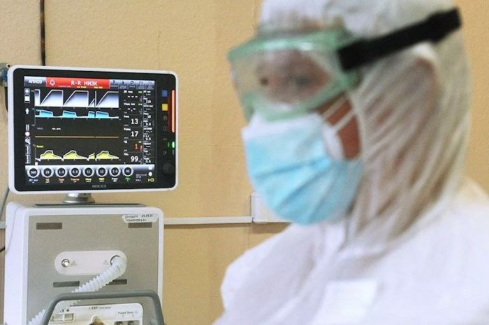 Китай возвращает маски и ограничения: в стране новая вспышка вируса