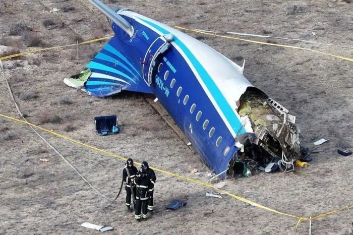 Окончательный отчёт о крушении самолёта AZAL под Актау подготовят в ближайшие месяцы — Бозумбаев