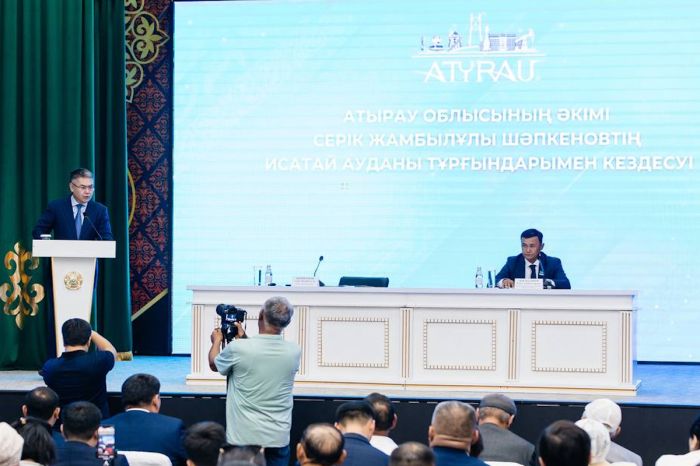 Аким Атырауской области представил жителям Исатайского района планы развития