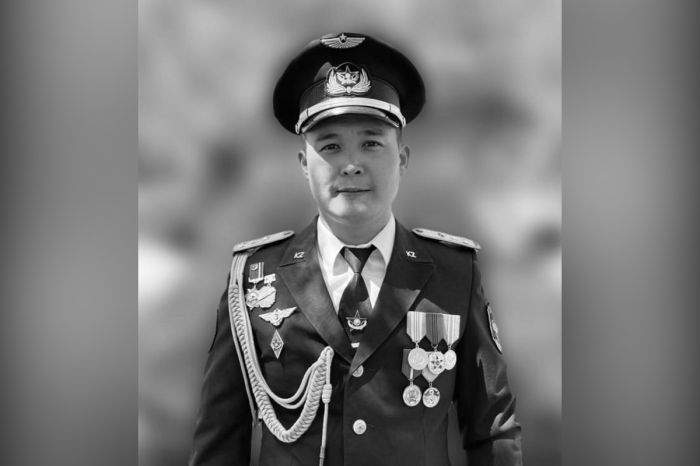 В Павлодарской области простились с лётчиком, погибшим при крушении вертолёта над Сорбулаком