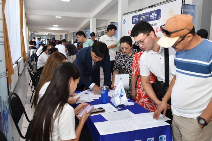 Шанс для молодых: в Атырау открыли 200 вакансий для соискателей до 35 лет