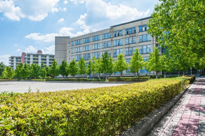 В Казахстане растёт число студентов без жилья: общежития часто строят не для них