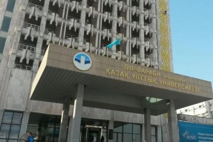 Полиция: девушка, погибшая после падения с 14-го этажа здания ректората КазНУ, оставила записку