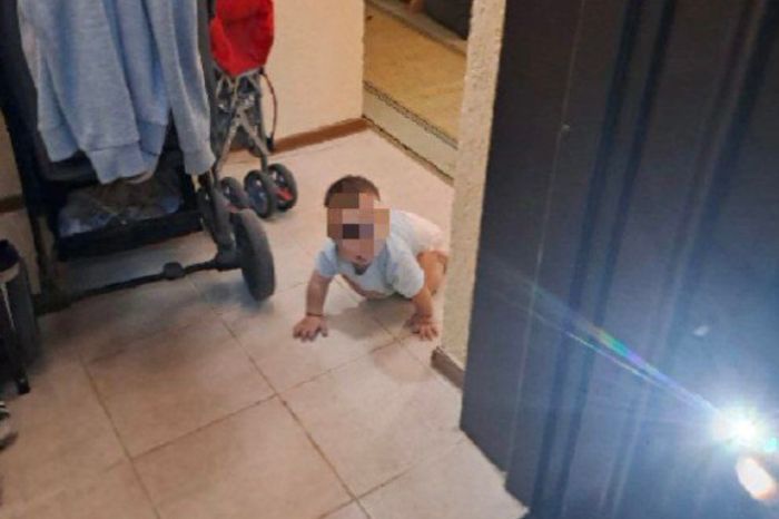 В Атырау спасли годовалого ребёнка, оставшегося одного в квартире