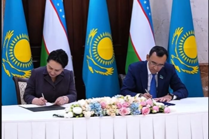 Казахстан и Узбекистан подписали Дорожную карту сотрудничества сенатов на 2025–2026 годы