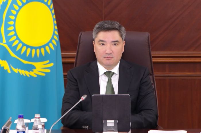 Бектенов поручил ускорить реконструкцию вокзалов: 100 объектов обновят до конца года