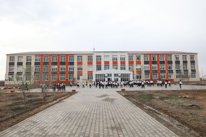 В Исатайском районе при 802 педагогах сохраняется дефицит кадров