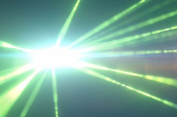 За ослепление пилотов лазером введена уголовная ответственность