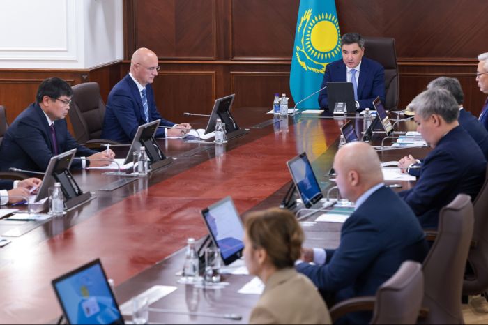 Бектенов: до 2030 года в Казахстане реконструируют 4 тысячи километров автодорог