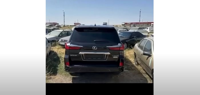 Подложные номера на Lexus депутата: арест на четверо суток и лишение прав на год