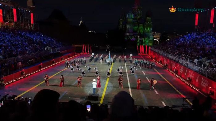 На Красной площади прозвучали казахские песни: военный оркестр сорвал овации